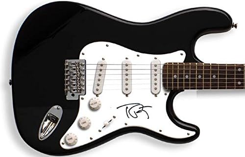 סר מיק ג ' אגר חתם על גיטרה טלה וחתום על גיטרות